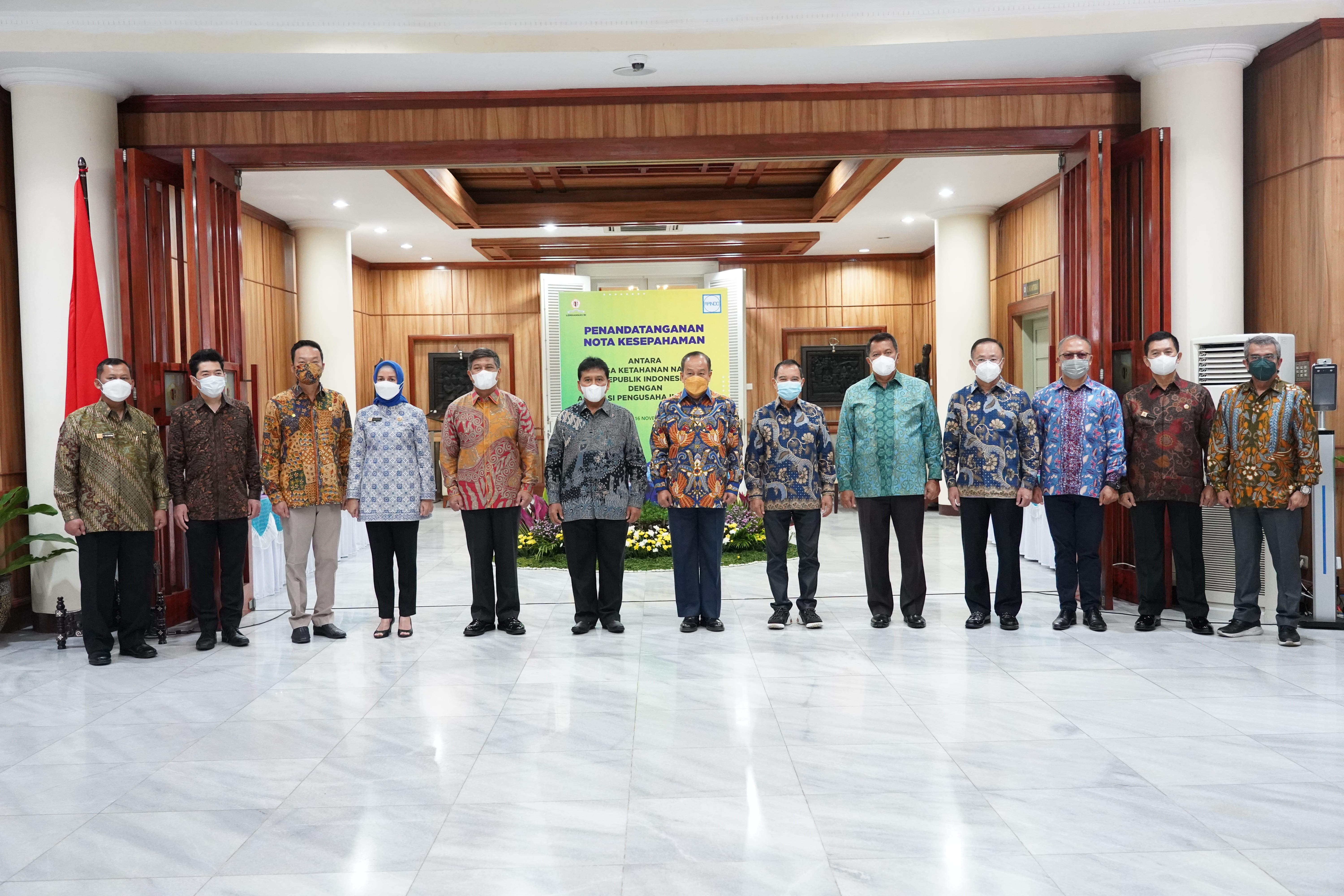 LAPORAN TAHUNAN APINDO 2021