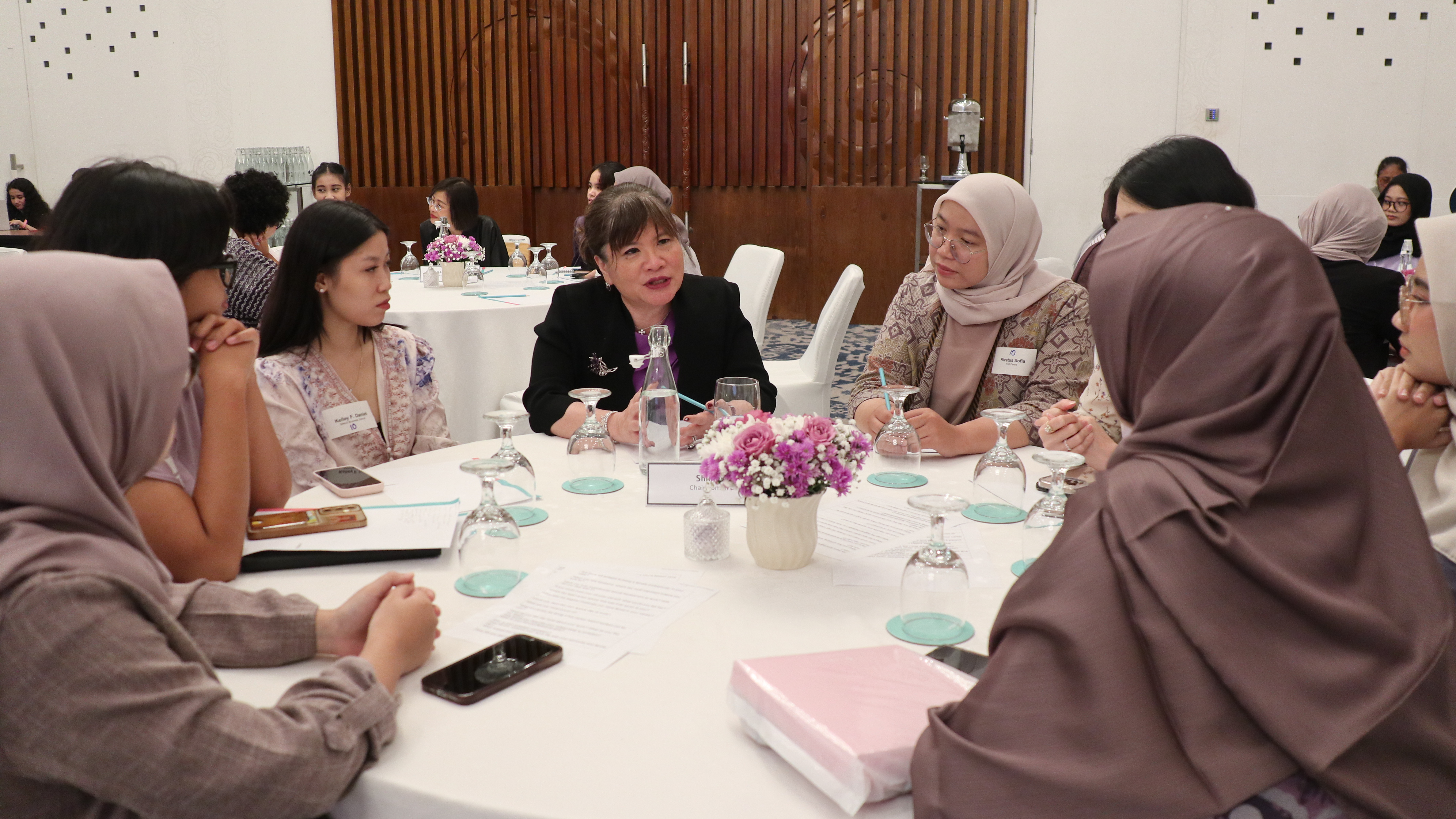 Ketua Umum APINDO Inspirasi Kepemimpinan Perempuan bagi para Mentees Berbagai Perguruan Tinggi