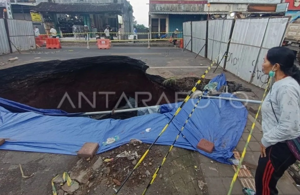 Bali’s APINDO Reports 10% Surge in Logistics Costs Due to Road Collapse